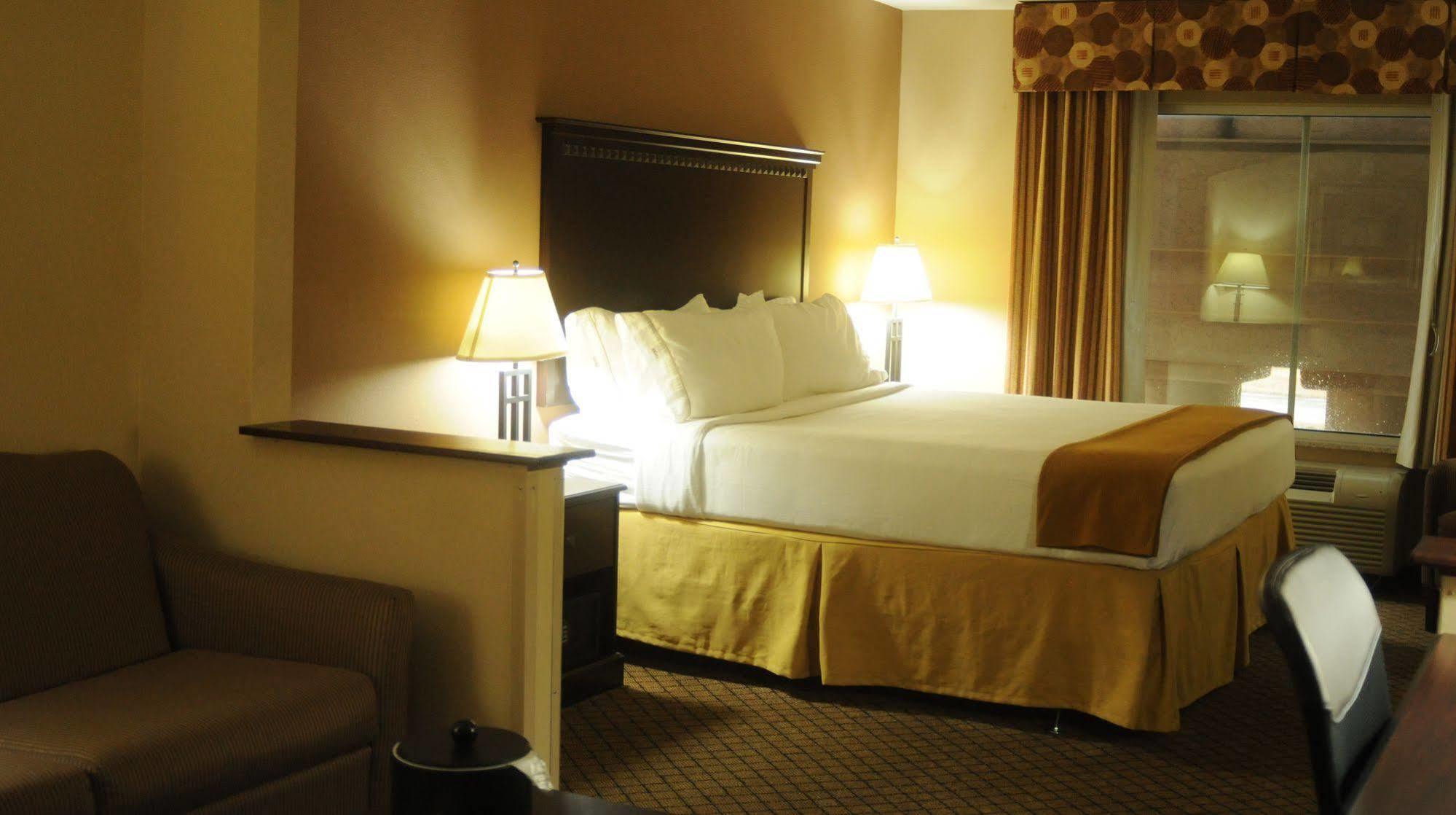 Holiday Inn Express Hotel & Suites Sedalia By Ihg Ngoại thất bức ảnh